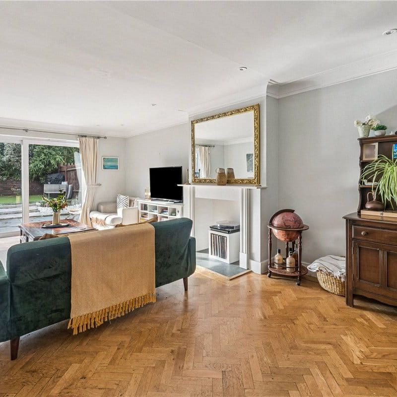 Super 4 bedroom house in the heart of Battersea with 2 bathrooms, a large reception room with doors onto a South facing garden. A quiet street off Battersea Park Road therefore close to Battersea Park, Clapham Junction and buses over to Chelsea. - Photo 1