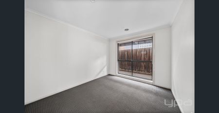 Spacious Family Living in the Perfect Location! - Photo 4