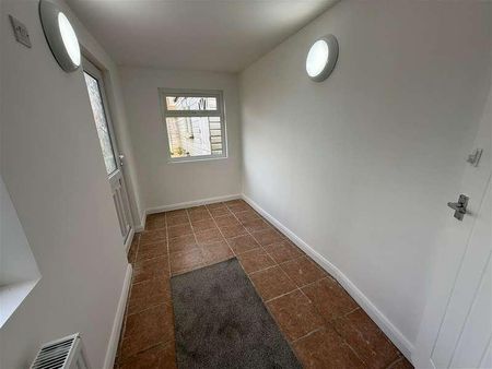 Langdale Crescent, Middlesbrough, TS6 - Photo 2