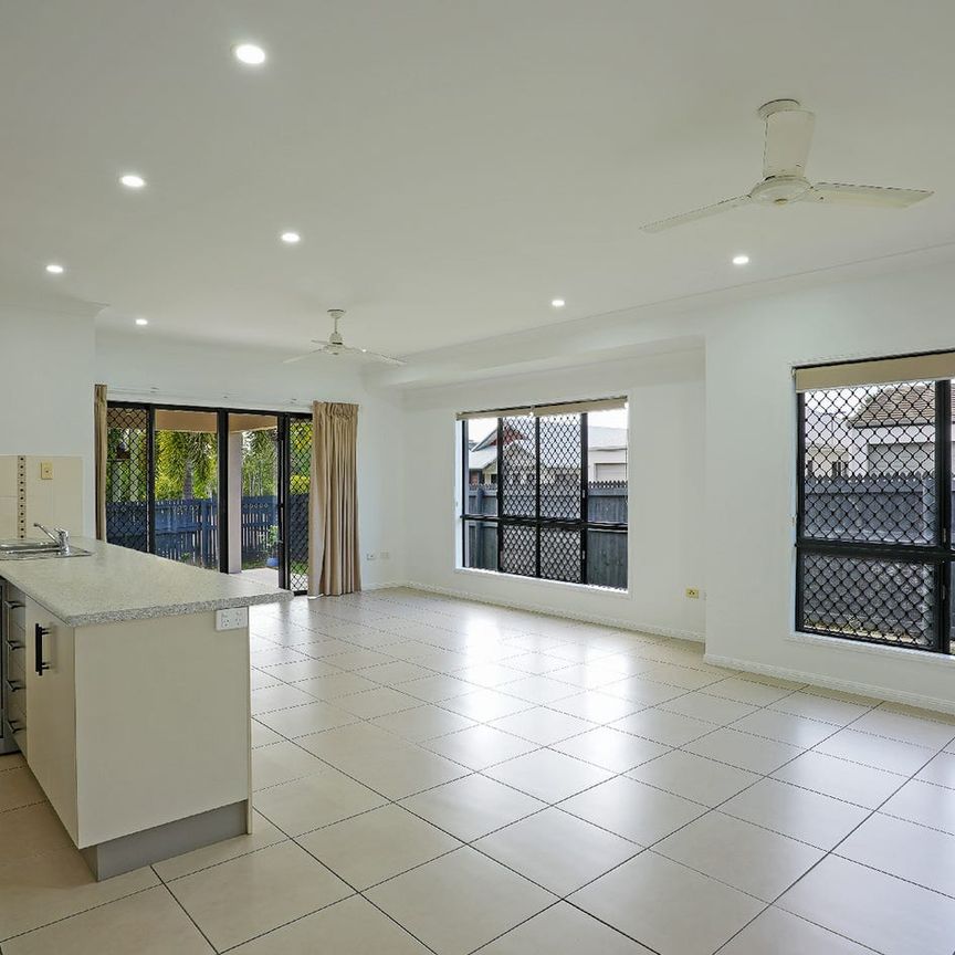 Spacious and low-maintenance family home - Photo 1