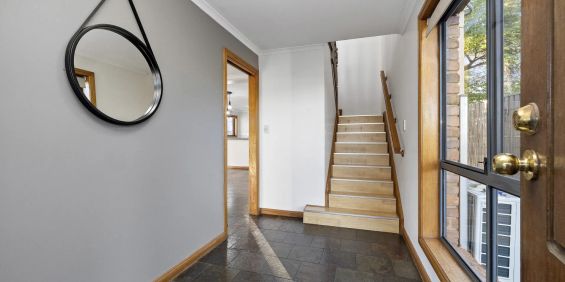 Three Bedroom Family Home with Pool - Photo 3