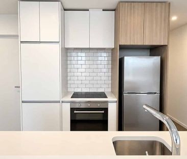 Unfurnished Two Bedroom with Stunning Views - Photo 4
