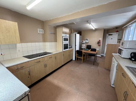 Room 11, BIRMINGHAM, B66 - Photo 5