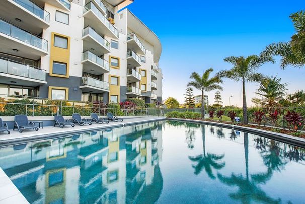 Waterfront Living with Ground-Floor Convenience! - Photo 1