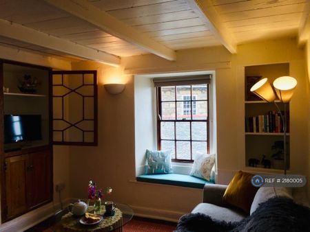 1 bedroom detached house to rent - Photo 2