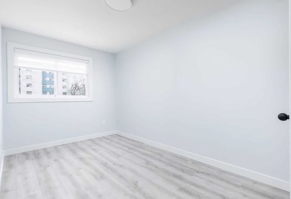 For Lease - 2401 Lakeshore Boulevard Unit# 2, Toronto, Ontario - Photo 1