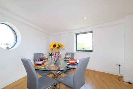 2 bedroom flat to rent - Photo 3