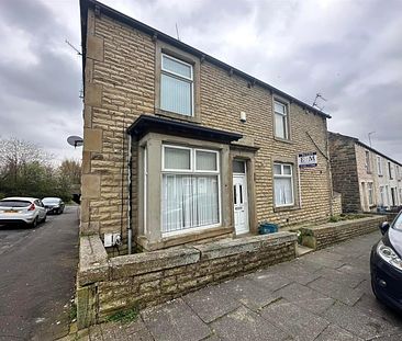 3 bed end of terrace house to rent in St. Johns Road, Burnley, BB12 - Photo 1
