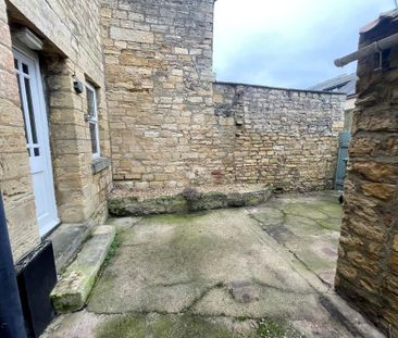 2 bedroom terraced house to rent - Photo 2