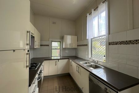 TWO BEDROOM HOME IN THE HEART OF MAYFIELD - Photo 5