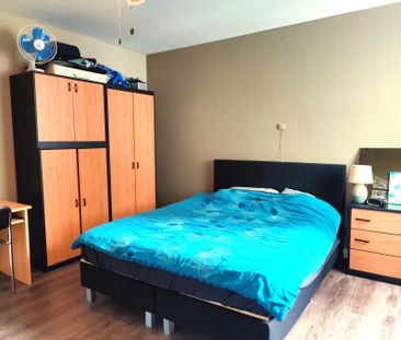 Appartement met 2 slaapkamers, terras en grote garage. - Photo 3