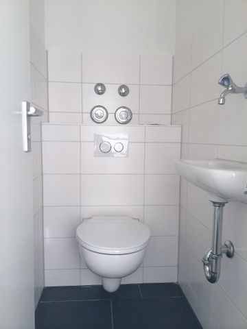 Schöne 2-Zimmer Wohnung mit Balkon in schöner Lage am Zollberg - Photo 2