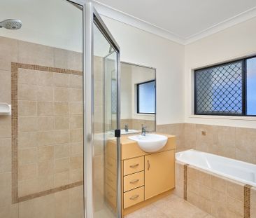 SPACIOUS FAMILY ENTERTAINER IN SOUGHT AFTER SUBURB! - Photo 6