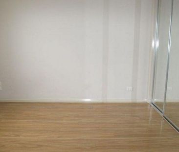 Modern Townhouse - Photo 3