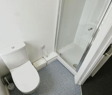 1 bedroom in a flat share to rent - Photo 6