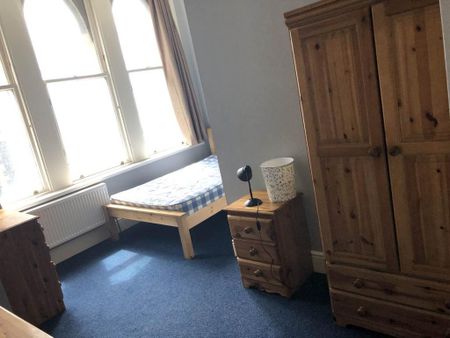 2 bedroom flat to rent - Photo 3