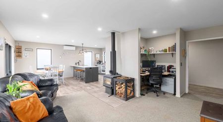Family Four Bedroom Home In Rolleston! - Photo 4