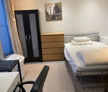 3 Bed Flat, Hanley House, NG1 - Photo 3