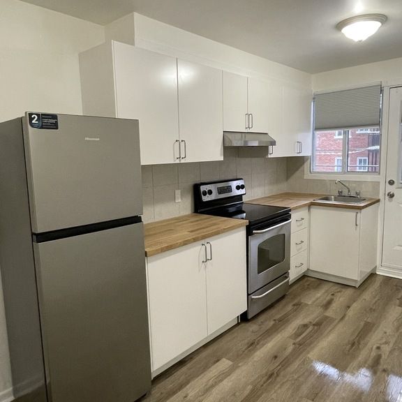 2 Minute Du Metro L'acadie - Photo 1