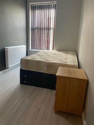 3 bedroom flat to rent - Photo 1