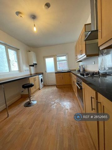 3 bedroom terraced house to rent - Photo 3