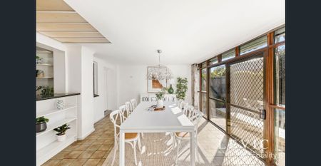 Spacious Family Living in the Heart of Mount Waverley - Photo 3