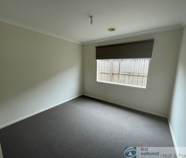 14 Violet Way, Cranbourne - Photo 4