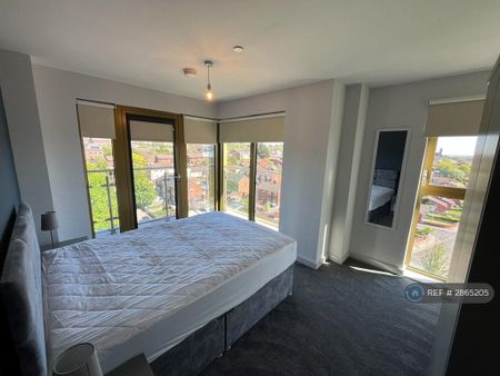 2 bedroom flat to rent - Photo 3