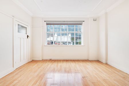 Studio Apartment - Offered Unfurnished - Photo 4