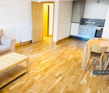 2 bedroom flat to rent - Photo 1