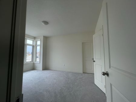 For Lease - 1231 Plymouth Drive, Oshawa, Ontario - Photo 3