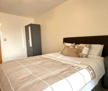 1 bedroom in a flat share to rent - Photo 4