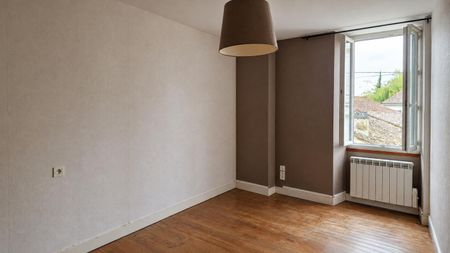 A louer Maison 3 chambres avec jardin RUELLE SUR TOUVRE - Photo 2