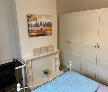 COUPLES WANTED! Room 1: 46 George Road, Guildford, GU1 4NR - Photo 5