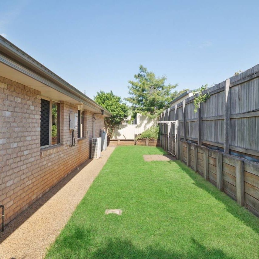 Modern Comfort and Convenience Opposite Wilsonton Heights Plaza - Photo 1