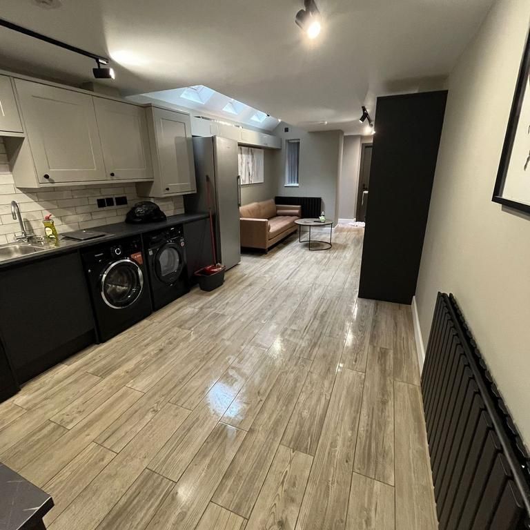 1 bedroom in a house share to rent - Photo 1