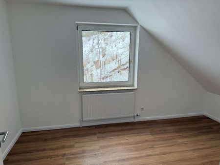Erstbezug nach Sanierung! Großzügige 3-Zimmer-Wohnung zu vermieten! - Photo 3