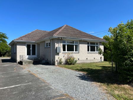 Five Bedroom Home Close to Canterbury University - Photo 3