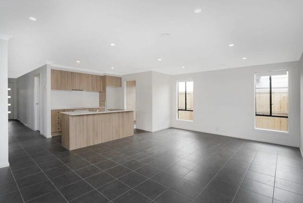 Spacious 4-Bedroom Home in Wollert - Photo 1