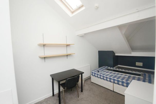 4 bedroom flat to rent - Photo 1