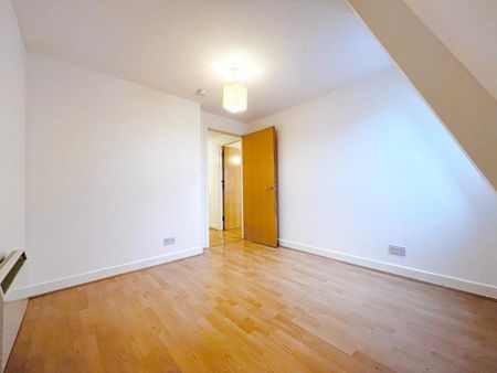 2 bedroom Flat To Let - Photo 2