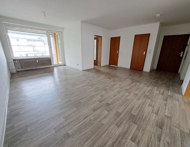 Mit Balkon! Individuelle 3-Zimmer-Wohnung in Bremerhaven-Lehe - Foto 1