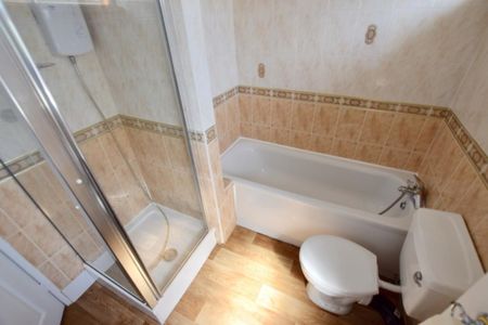 Barrow Close, Coventry - 3 BEDROOM - CLOSE TO UHCW - Photo 2