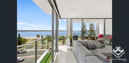 Absolute Waterfront Living â Uninterrupted Broadwater Views - Photo 4