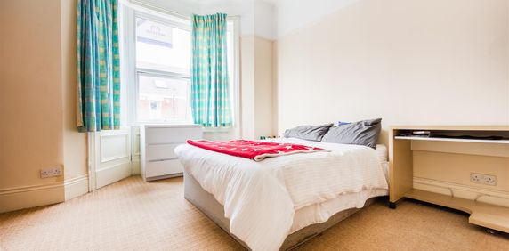 Tavistock Road, Jesmond - Photo 2