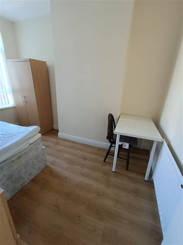 12 Elaine Street, Flat 2 , BT9 5AR - Photo 3