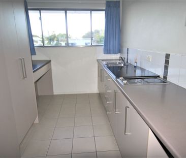 Modern One-Bedroom Unit – Furnished & Fully Air-Conditioned - Photo 1