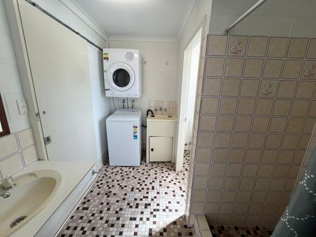 Charming 1-Bedroom Unit in Bungalow - Photo 3