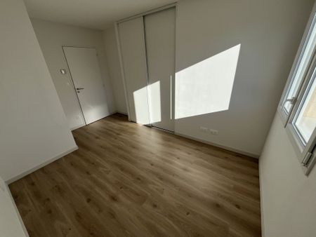 Location Maison 4 pièces 107m² LUC LA PRIMAUBE 12450 - Photo 4