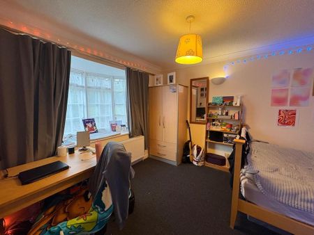 4 bedroom end of terrace house to rent - Photo 3